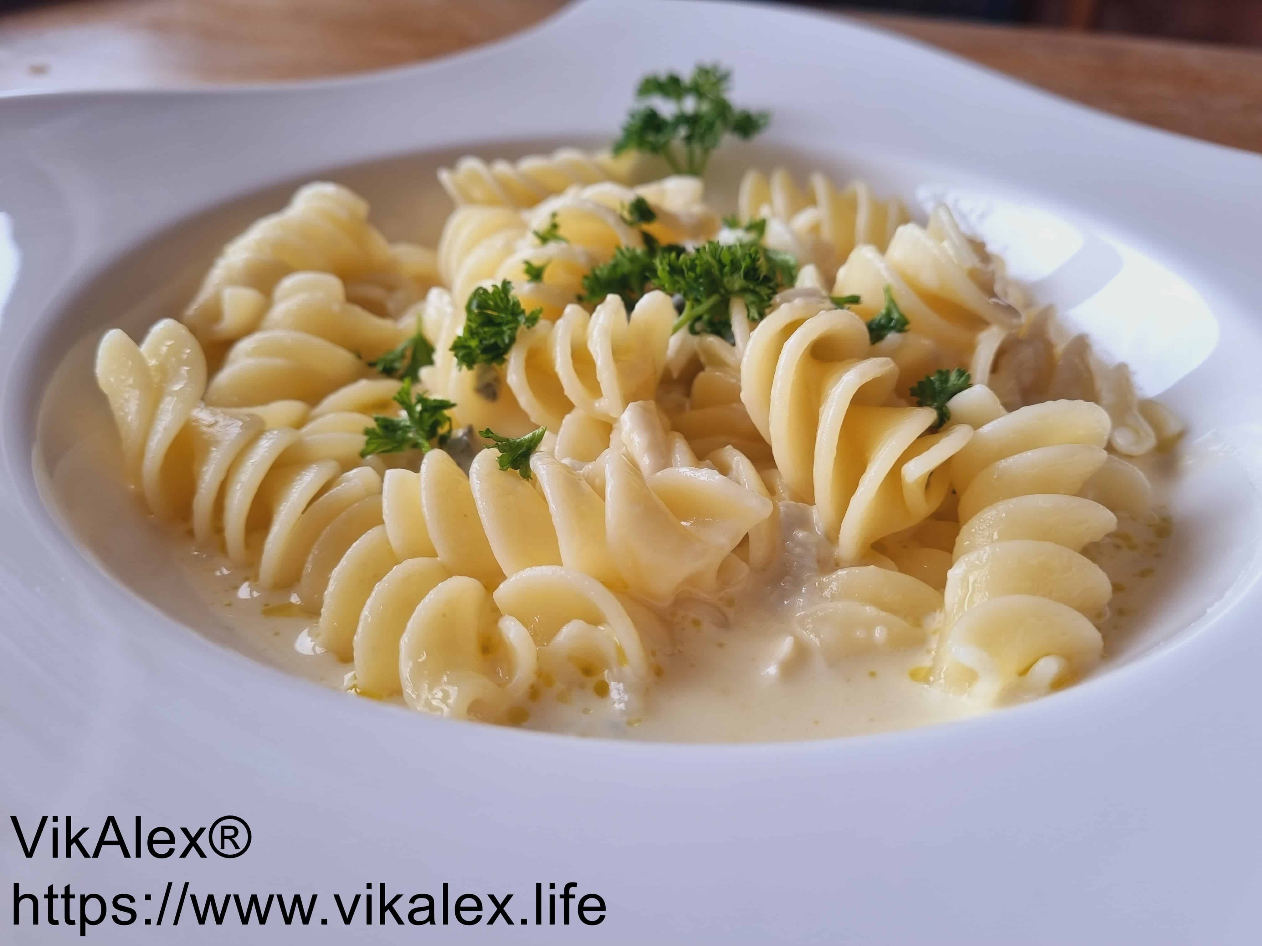 Pasta Quattro Formaggi (Vier Käse Sahnesoße) – Rezept - VikAlex®
